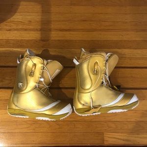 Burton supreme gold snowboard boots women’s US 10